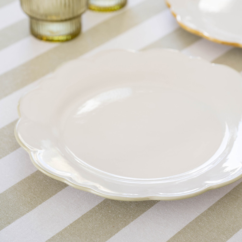 Assiette plate cotellee