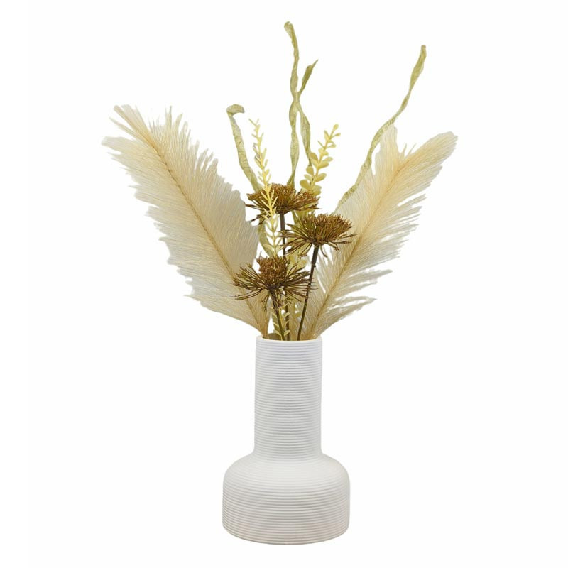 Vase avec fleurs sechees