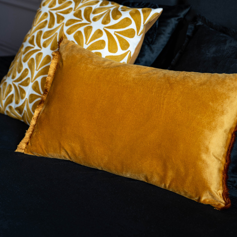 Coussin velours a franges 50x30c