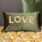 Coussin love 50x30cm vert