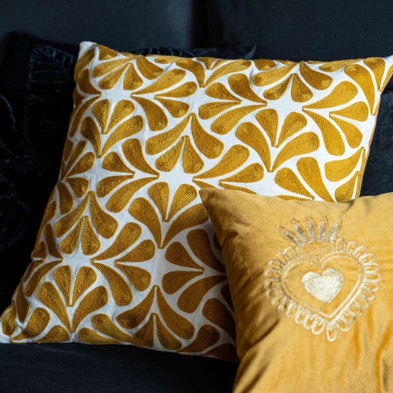 Coussin petales brodees 45x45cm