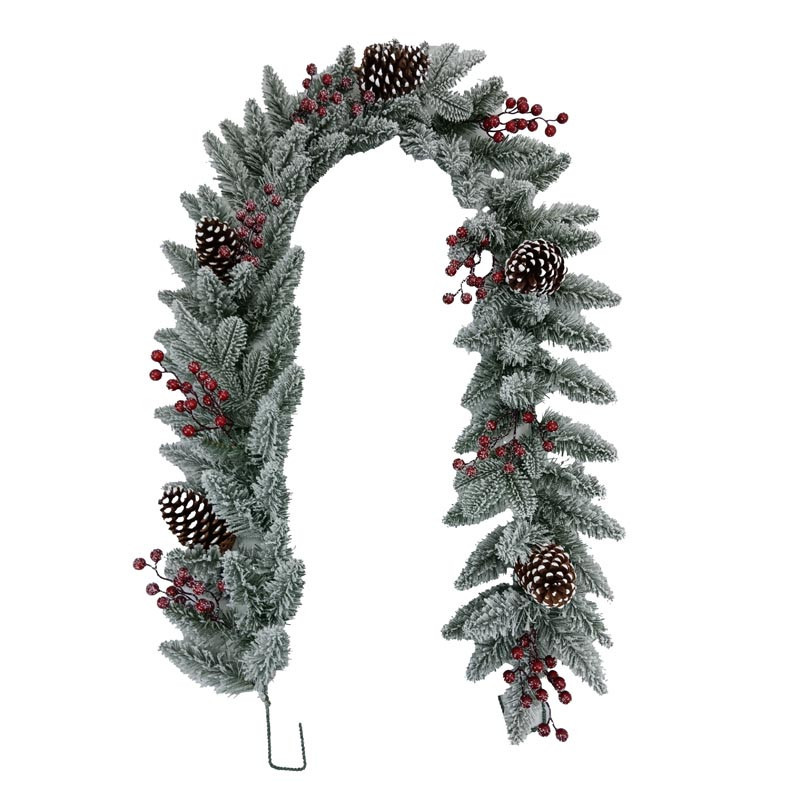 Guirlande enneigee avec baies et