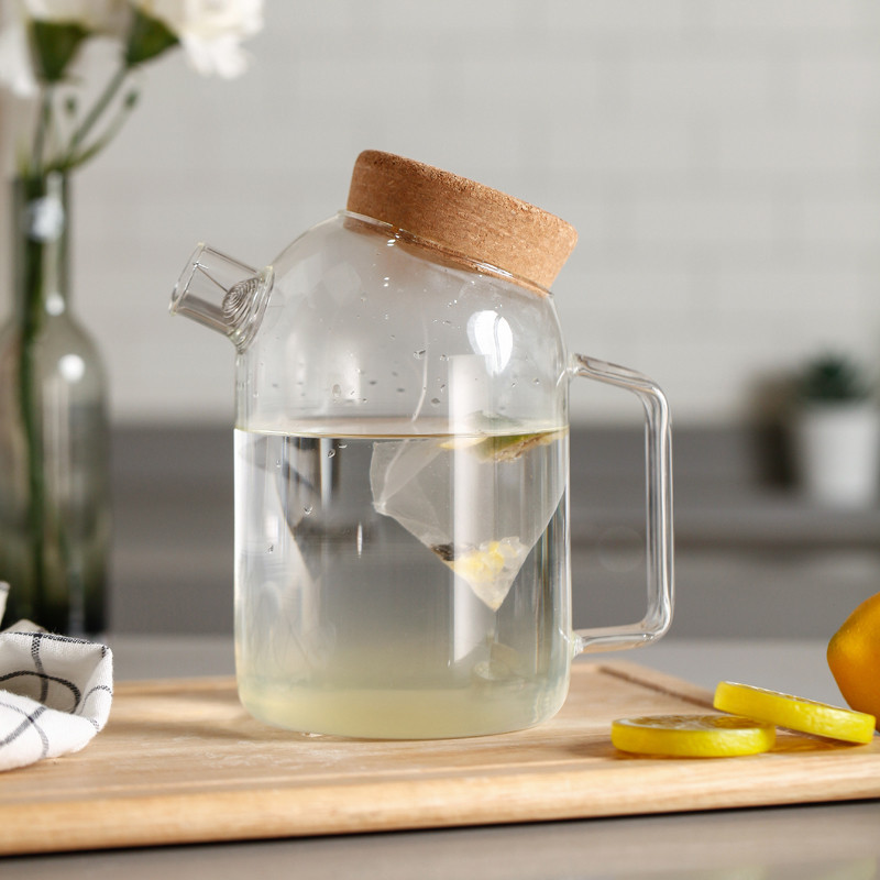 Pichet en verre avec filtre