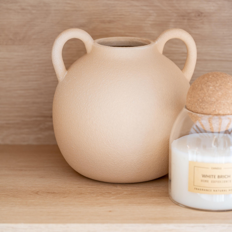 Vase rond avec anses