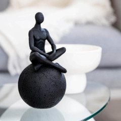Statuette sur boule