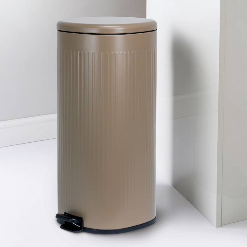 Poubelle striee a pedale  32l