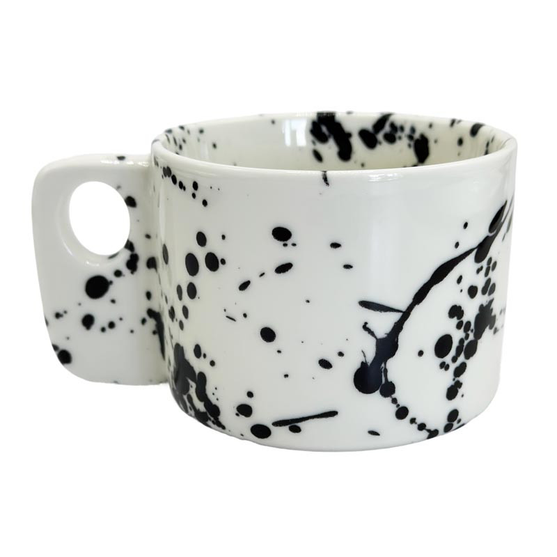 Mug mouchete noir et anse trou