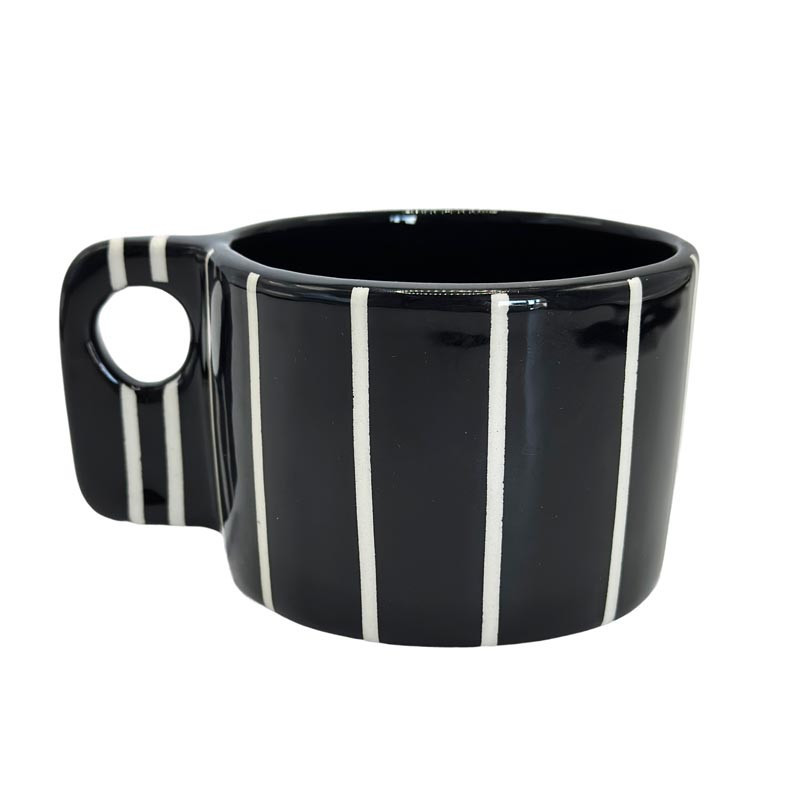 Mug noir motif rayure blanche