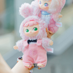 Figurine petit humain en fourrur