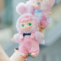 Figurine petit humain en fourrur
