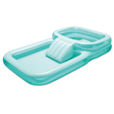 Piscine avec toboggan