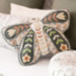 Coussin papillon brode 50x35cm
