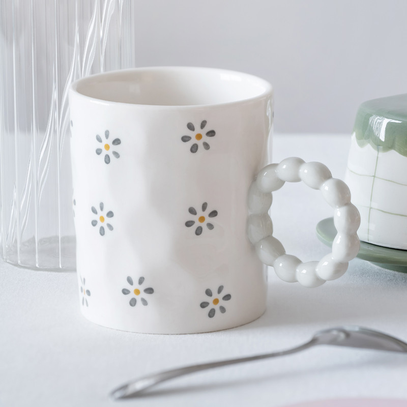 Tasse creme motif fleurs & perle