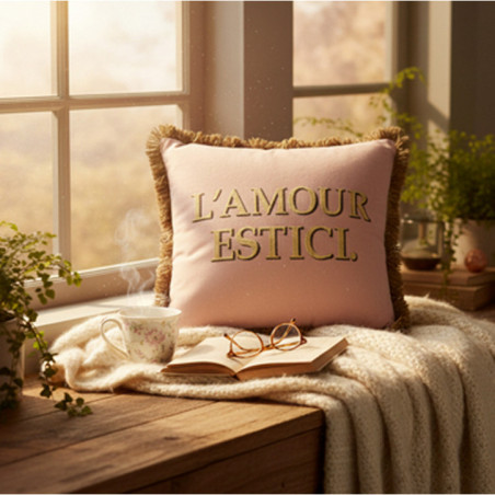 Coussin l'amour est ici 45x45c