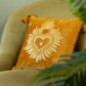 Coussin exvoto 40x40cm ocre