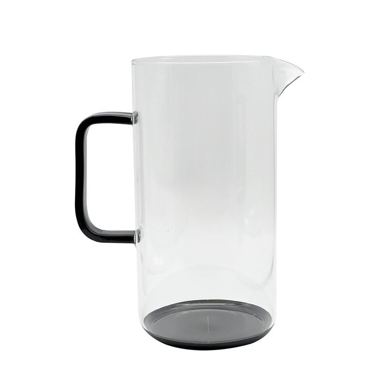 Pichet en verre noir