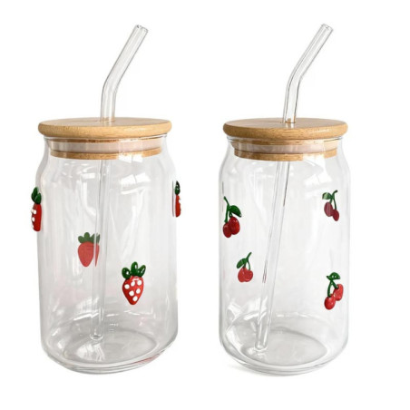 Gobelet en verre avec paille