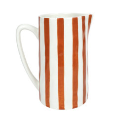 Pichet blanc et motif rayures