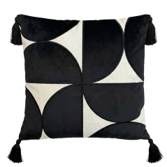 Coussin geometrie noir avec pomp