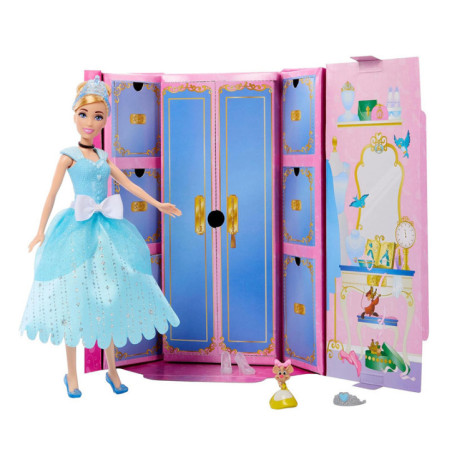 Poupee cendrillon avec dressing