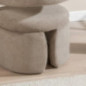 Fauteuil dossier arrondi taupe