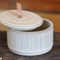 Boite relief avec poignee en pu