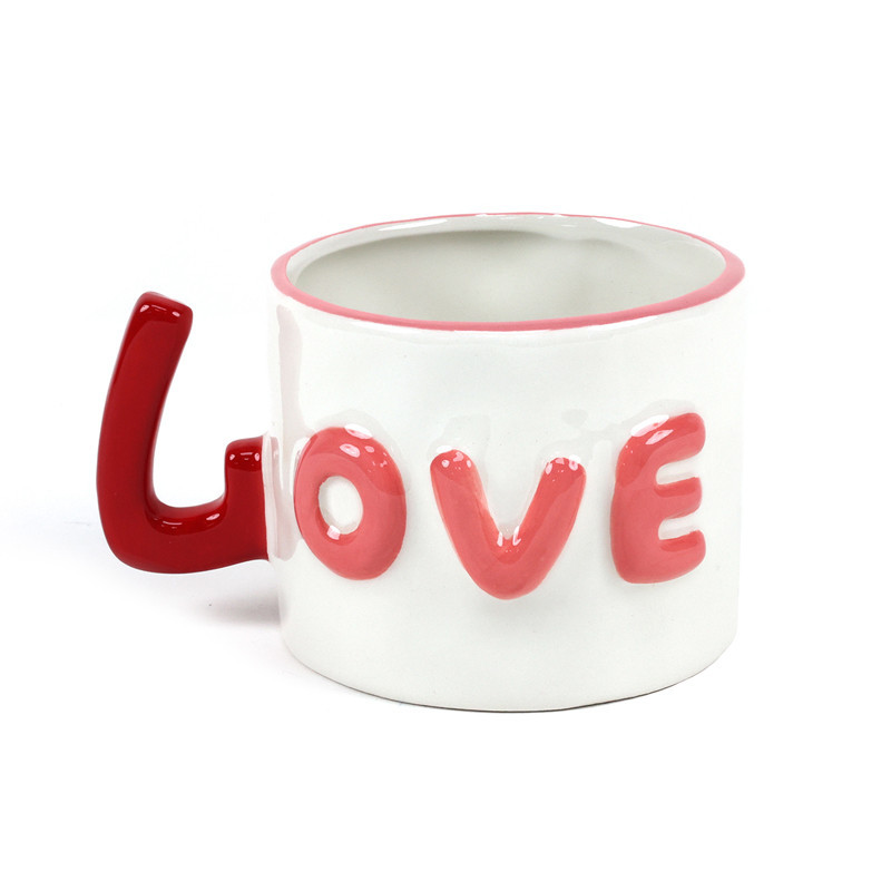 Tasse avec mot et anse lettre